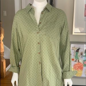 Duluth Trading button down shirt. Olive green with brown buttons. Size Large